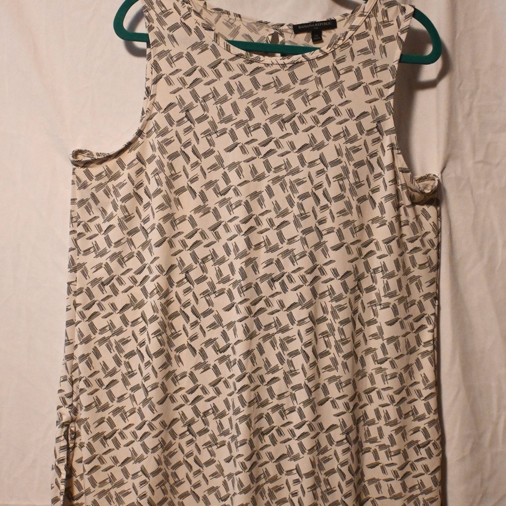 Banana Republic Cream and Gray Patterned Blouse